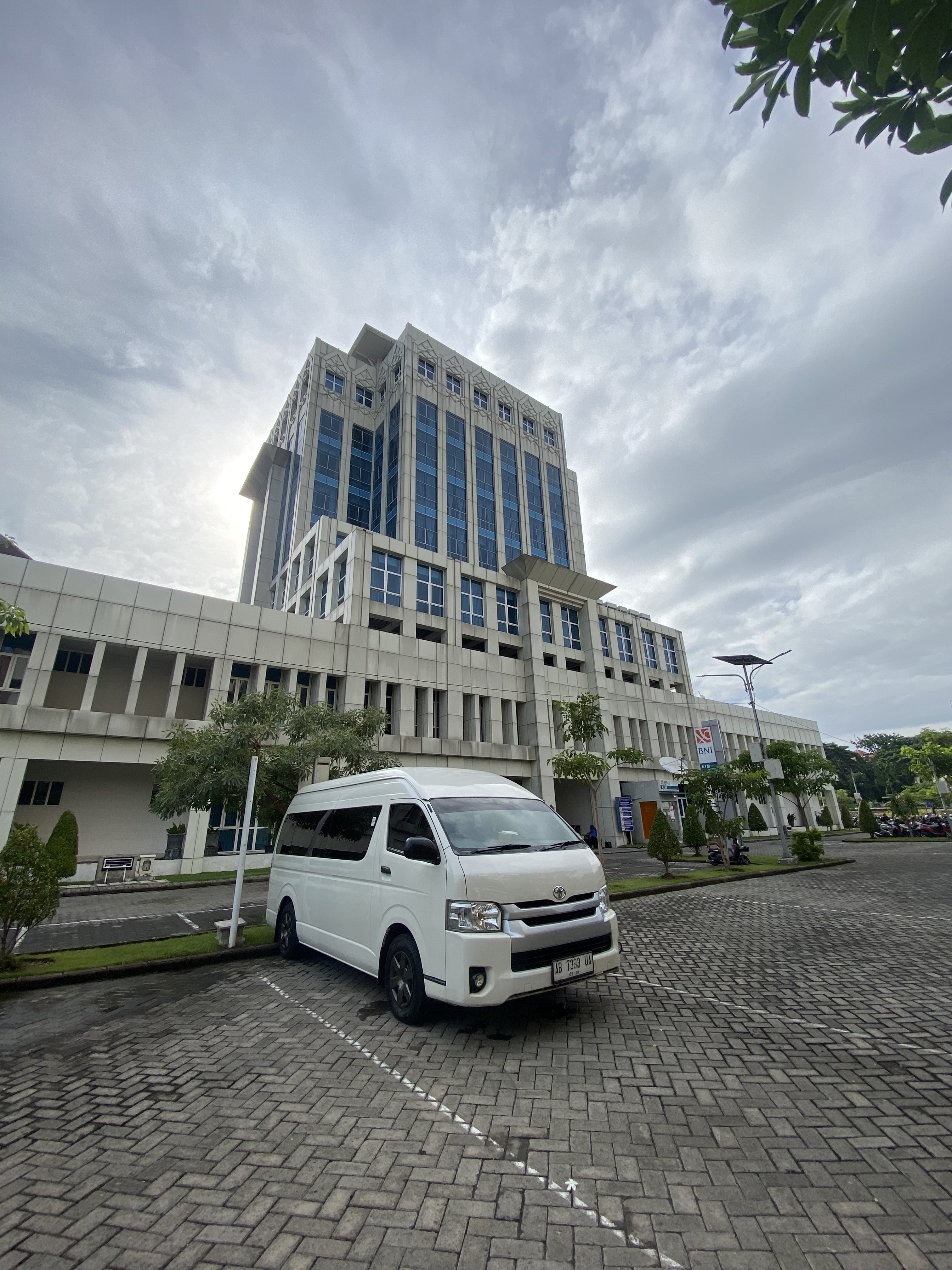 Sewa HIACE SOLO